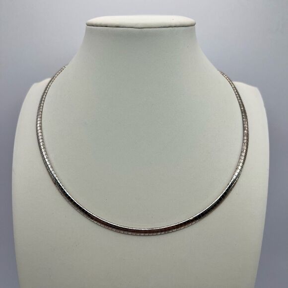 Omega Link Chain Collar Necklace Sixteen Inches SilverTone Classic Vintage 80’s - Picture 1 of 7